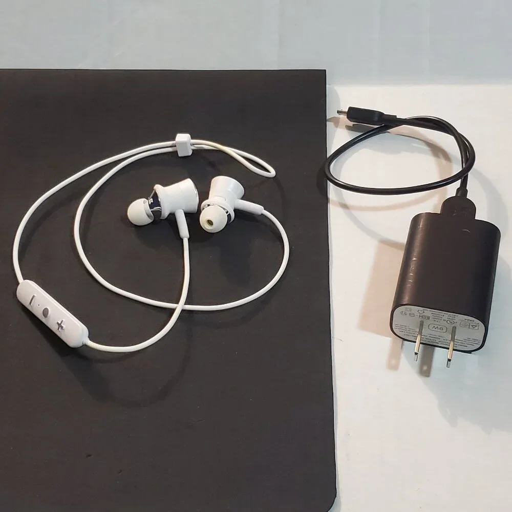 Monster Clarity HD High Performance Wireless In-Ear Headphones White Earbuds